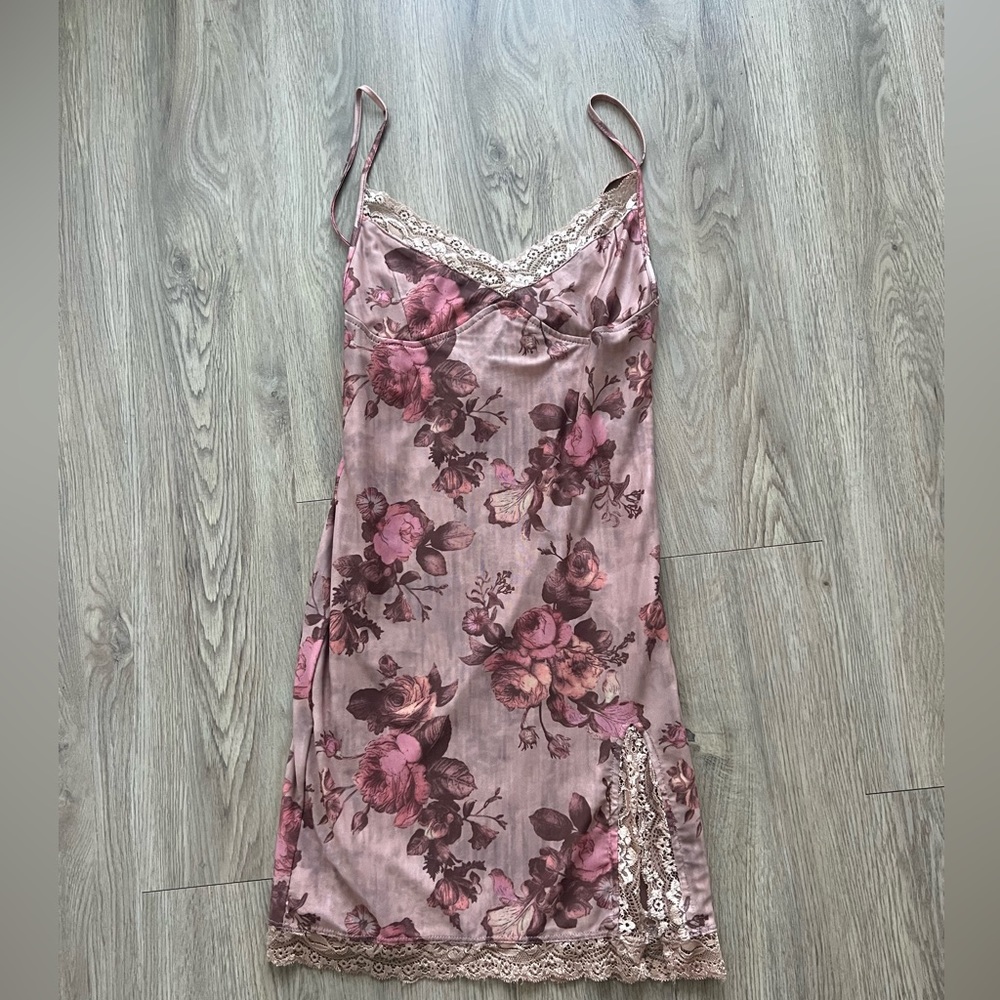 Floral mini dress with lace detailing